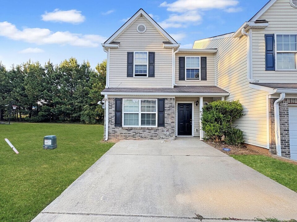 5331 Creekview Way in Morrow, GA - Building Photo