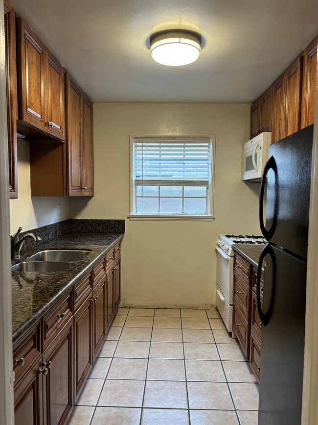 410 S Sierra Madre Blvd in Pasadena, CA - Building Photo - Building Photo