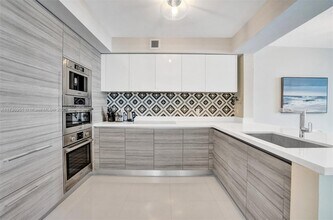 300 Sunny Isles Blvd, Unit # 4-2104 in Sunny Isles Beach, FL - Foto de edificio - Building Photo