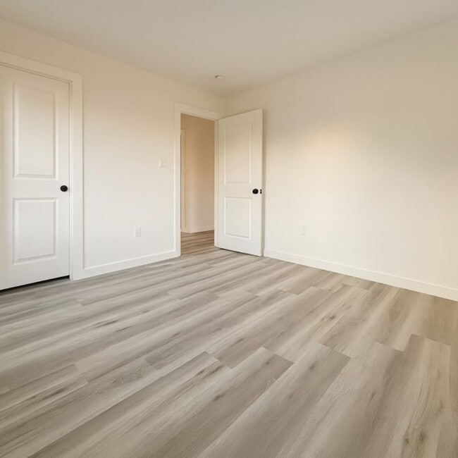 property at 1421 Kingston Dr