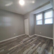 7527 S Colfax Ave in Chicago, IL - Building Photo - Building Photo