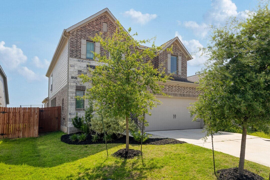 125 Rangel Dr in Liberty Hill, TX - Building Photo