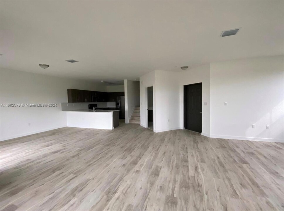 15600 SW 136th St, Unit 202 in Miami, FL - Building Photo