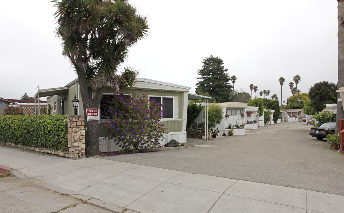 Bell Harbor Mobile Home Park in Santa Cruz, CA - Building Photo