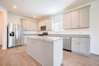 1001 Laguna Cv Dr in Katy, TX - Building Photo - Building Photo