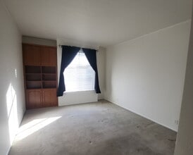 5420 Sylmar Ave, Unit #311 in Van Nuys, CA - Foto de edificio - Building Photo