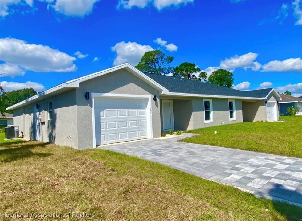 5722 Granada Blvd in Sebring, FL - Building Photo