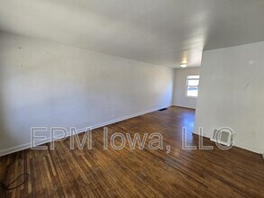 235 Madison St in Waterloo, IA - Building Photo - Building Photo