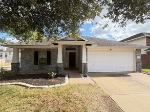 9614 Ashwood Valley Dr in Houston, TX - Foto de edificio - Building Photo