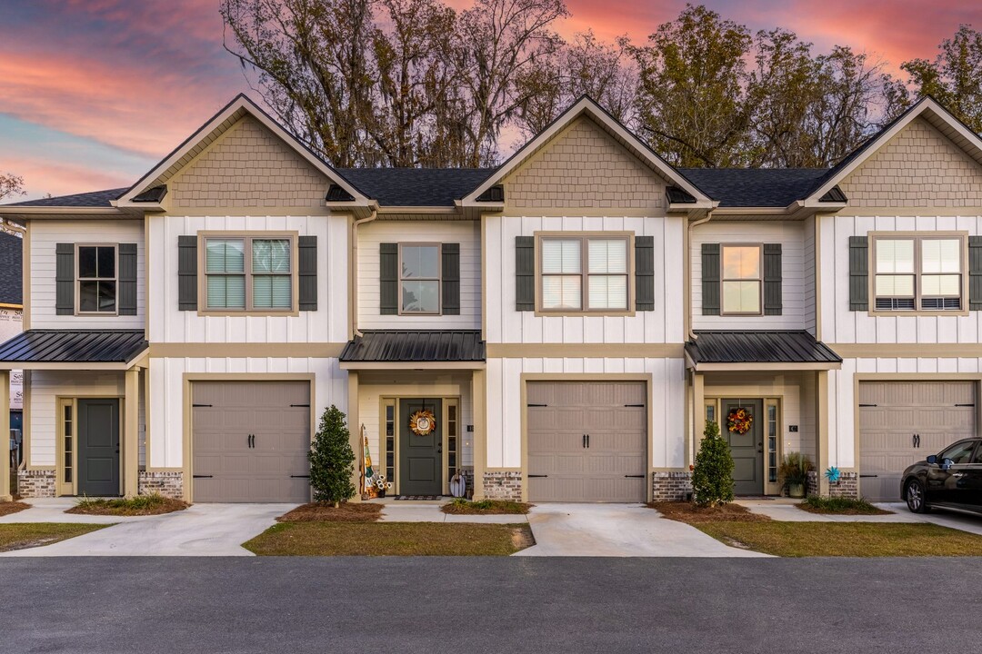 Stone Ridge Luxury Apartments in Adel, GA - Foto de edificio