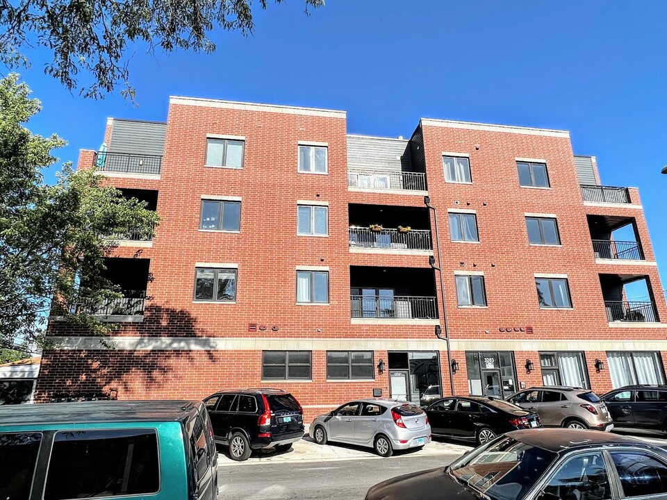 3203 N Ridgeway Ave in Chicago, IL - Building Photo