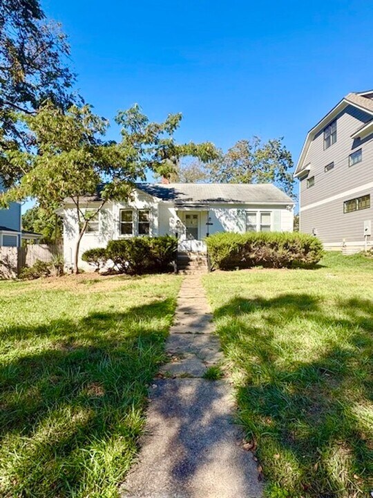 4541 Fairfield Dr in Bethesda, MD - Building Photo