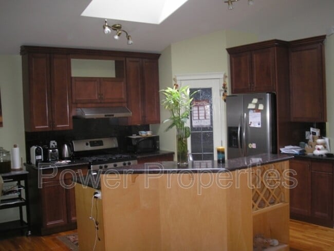 138 Discovery Ridge Blvd SW in Calgary, AB - Building Photo - Building Photo