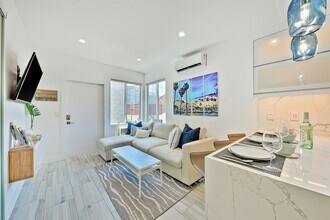 732 Ventura Pl in San Diego, CA - Building Photo - Building Photo