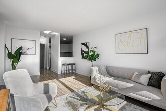 3930 N Pine Grove Ave, Unit 2308 in Chicago, IL - Foto de edificio - Building Photo