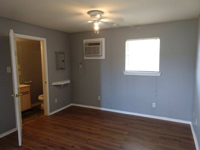 Glenwood Apartments in Huntsville, TX - Building Photo - Building Photo