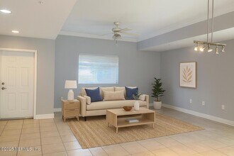 9745 Touchton Rd, Unit 1701 in Jacksonville, FL - Foto de edificio - Building Photo