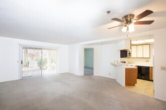 2700 Lawrence Crossley Rd in Palm Springs, CA - Building Photo - Building Photo