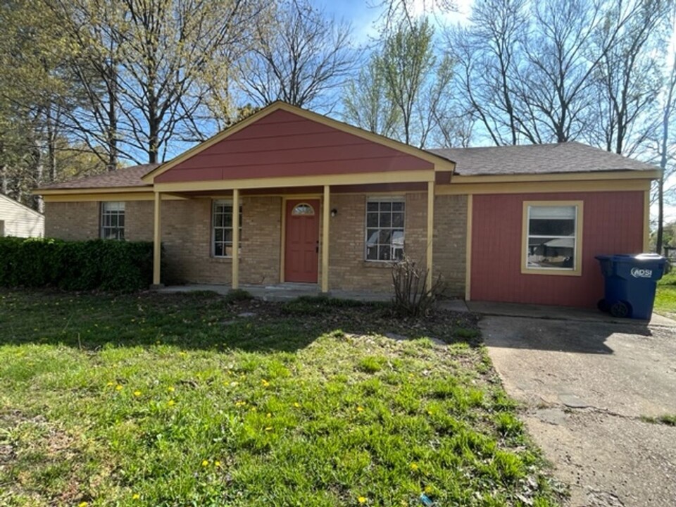 2775 Meadowbrook Dr in Horn Lake, MS - Building Photo