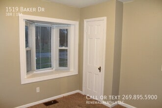 1519 Baker Dr in Kalamazoo, MI - Building Photo - Building Photo