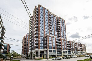 31-331 Tippett Rd in Toronto, ON - Building Photo