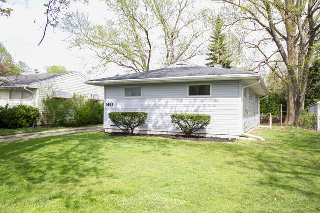 1421 Pennelwood Dr in Toledo, OH - Building Photo - Building Photo