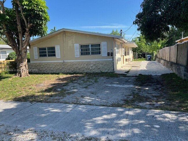 1164 NE 112th St in Miami, FL - Building Photo - Building Photo