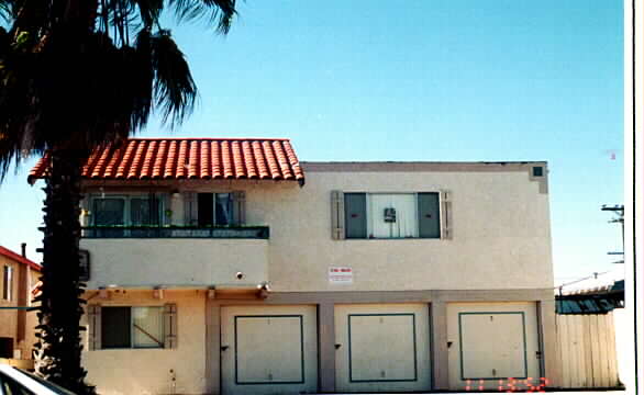 Villa Palms Condominiums in San Diego, CA - Building Photo - Building Photo