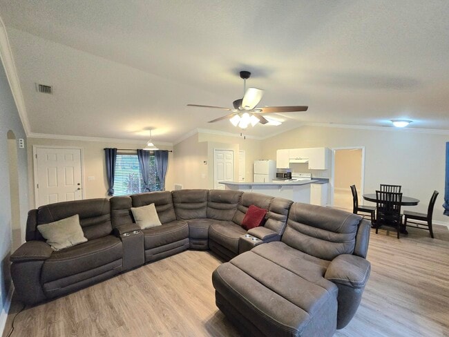 823 Del Mar Cir in Melbourne, FL - Foto de edificio - Building Photo