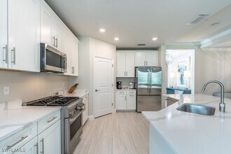 16352 Viansa Wy in Naples, FL - Building Photo - Building Photo