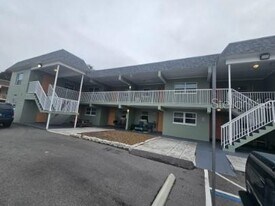 2035 Alpine Rd in Clearwater, FL - Building Photo