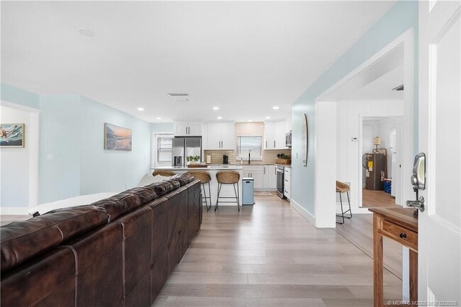 901 E Madison Ave in Stuart, FL - Building Photo - Building Photo