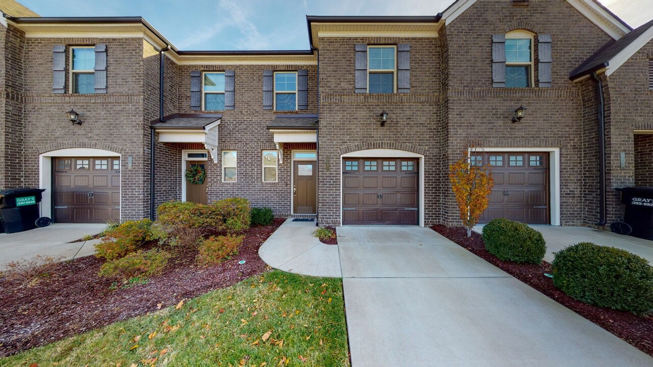 3137 Defilade Dr in Murfreesboro, TN - Foto de edificio