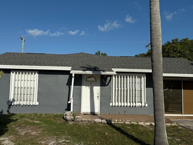 property at 280 NW Airoso Blvd