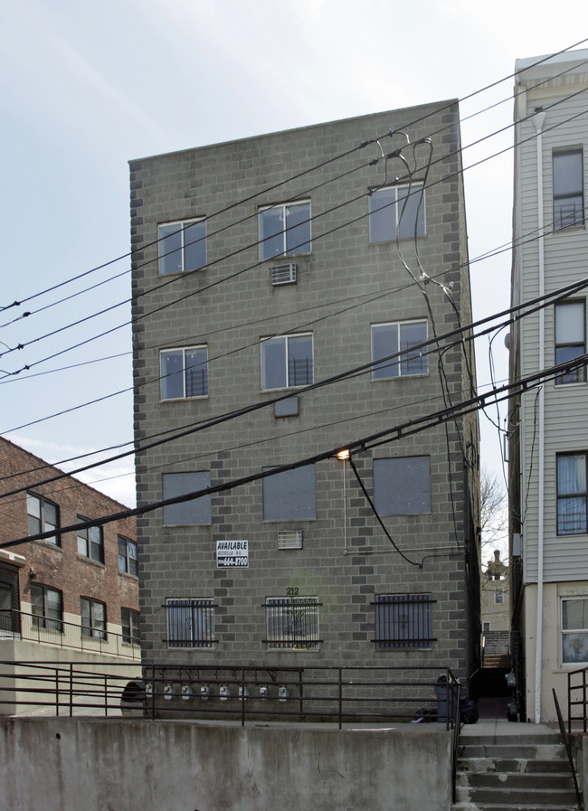 212 Washington St in Mount Vernon, NY - Foto de edificio - Building Photo