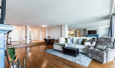 441 N Oakhurst Dr in Beverly Hills, CA - Building Photo - Building Photo