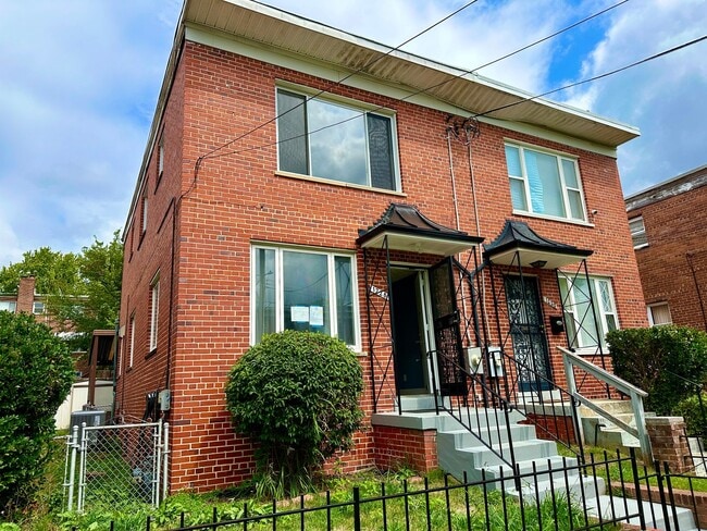 property at 1228 Faraday Pl NE