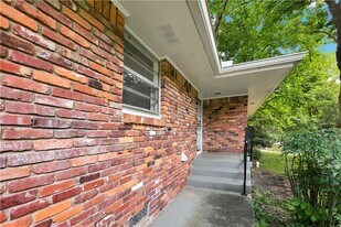 2798 Dearwood Dr SW in Atlanta, GA - Building Photo