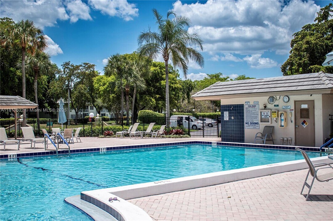 4501 Martinique Way in Coconut Creek, FL - Building Photo