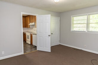 409 Rockyford St in Morganton, NC - Building Photo - Building Photo