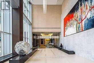 386 Yonge St in Toronto, ON - Building Photo - Building Photo