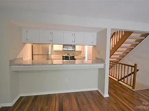 1319 Maple Shade Ln in Charlotte, NC - Foto de edificio - Building Photo