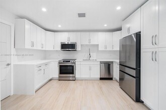 234 Minola Dr in Miami Springs, FL - Building Photo - Building Photo