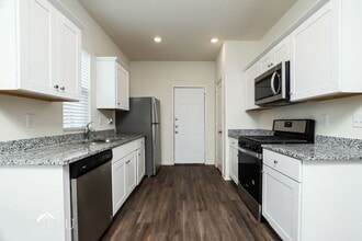 5102 Dawn Break in Saint Hedwig, TX - Building Photo - Building Photo