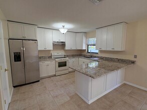 1862 SE Jackson St in Stuart, FL - Building Photo - Building Photo