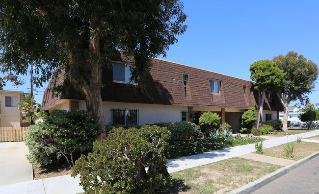 Normandy Apartments in Oceanside, CA - Building Photo - Building Photo