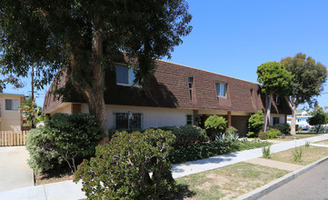 Normandy Apartments in Oceanside, CA - Foto de edificio - Building Photo