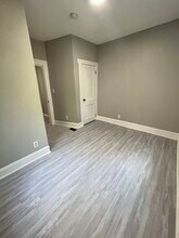 77 2nd St, Unit 1 in Newark, NJ - Foto de edificio - Building Photo