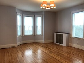53 Prince St, Unit 1 in Brookline, MA - Building Photo - Building Photo