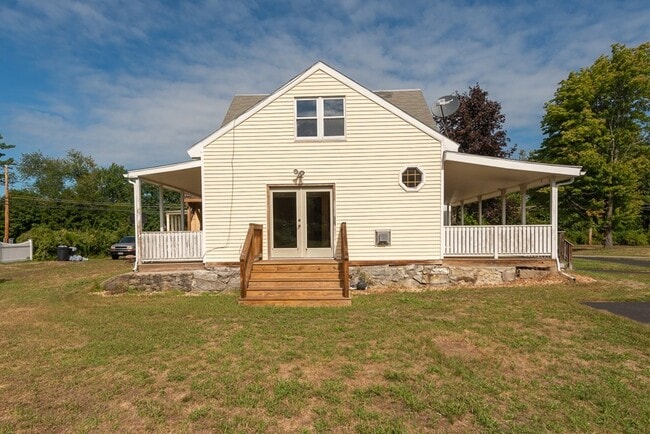 520 Main St in Townsend, MA - Building Photo - Building Photo